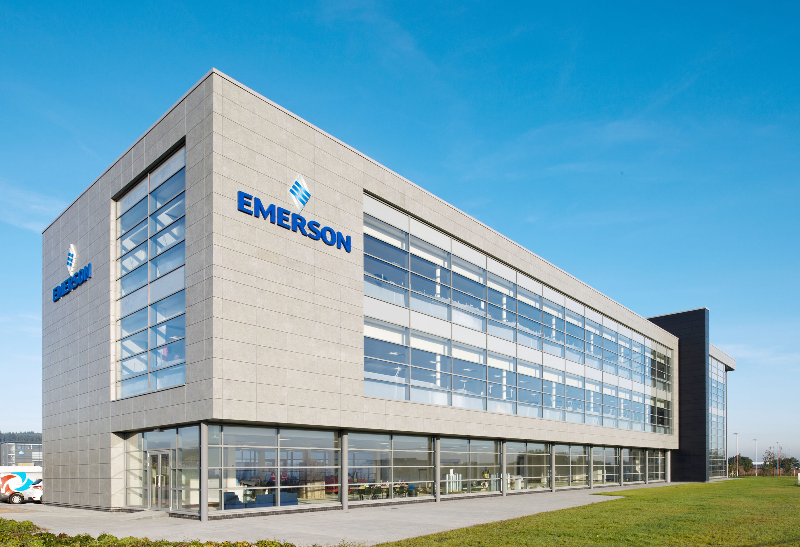 Emerson Recruitment Financial Analyst | Apply Now